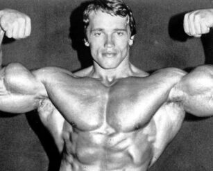 Allenamento per spalle e braccia di Arnold Schwarzenegger